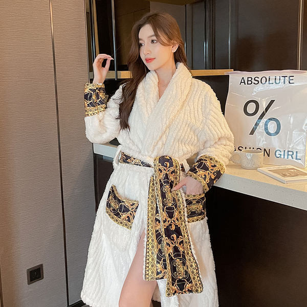 Naiste vabaaja hommikumantel tikandiga