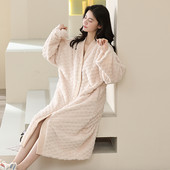 Домашен дамски халат с копчета -широк модел