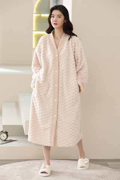 Домашен дамски халат с копчета -широк модел