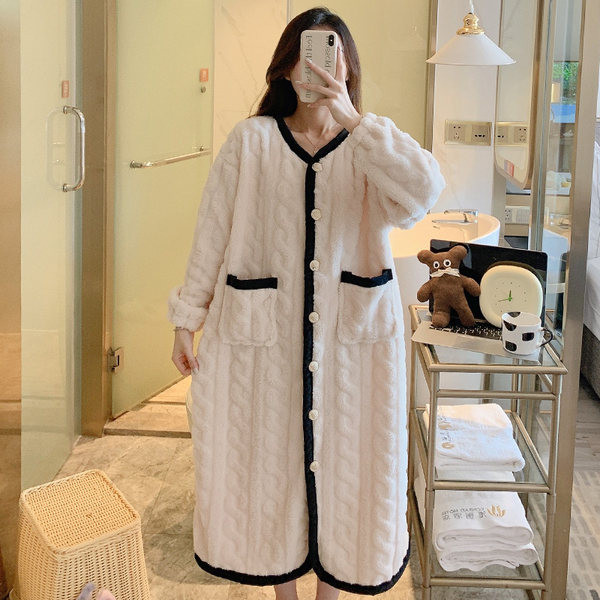 Kahes värvitoonis nööpidega naiste hommikumantel