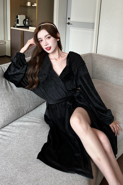 Moekas naiste hommikumantel vööga