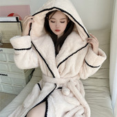 Пухен дамски халат с качулка 