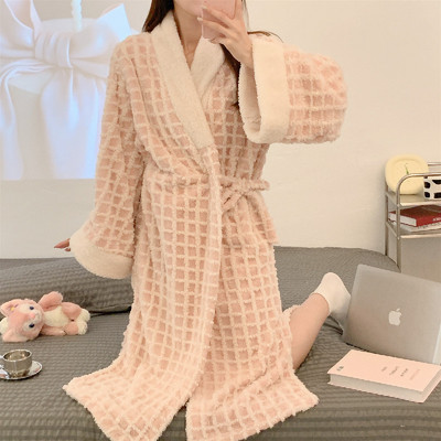 Дамски есенно-зимен халат с колан