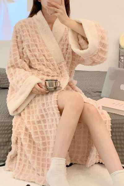 Дамски есенно-зимен халат с колан 