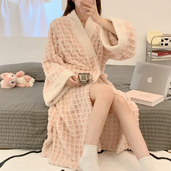 Дамски есенно-зимен халат с колан 