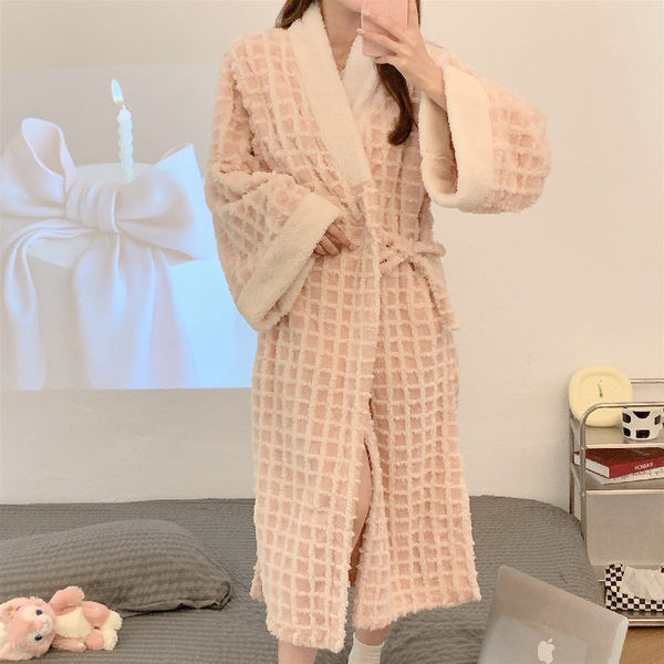 Дамски есенно-зимен халат с колан 