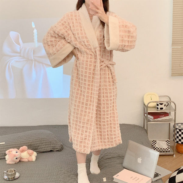 Дамски есенно-зимен халат с колан 