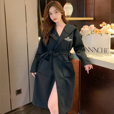 Дамски халат с - бродерия и качулка 