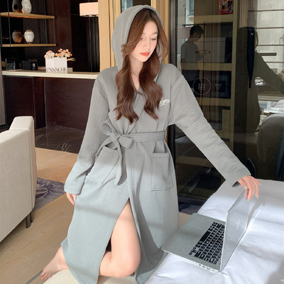 Дамски халат с - бродерия и качулка 