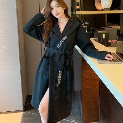 Ежедневен дамски халат с качулка