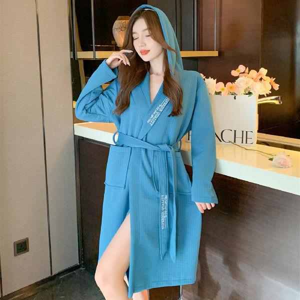 Ежедневен дамски халат с качулка