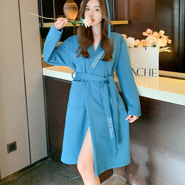 Ежедневен дамски халат с качулка