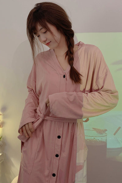 Ежедневен дамски халат с копчета