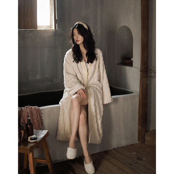 Нов модел дамски домашен халат с колан 