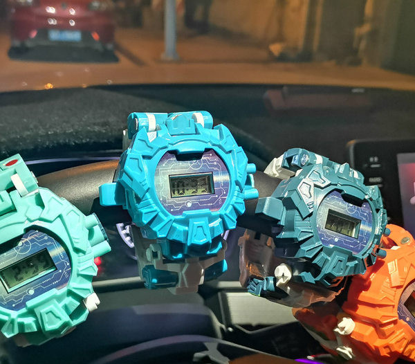 Детски електронен часовник с деформация 