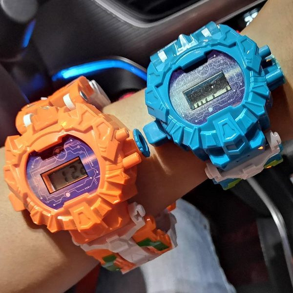 Детски електронен часовник с деформация 