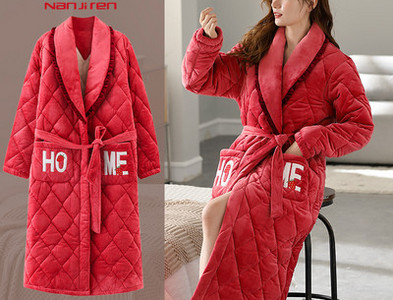 Домашен дамски капитониран халат с джобове