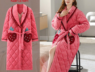 Домашен дамски капитониран халат с джобове