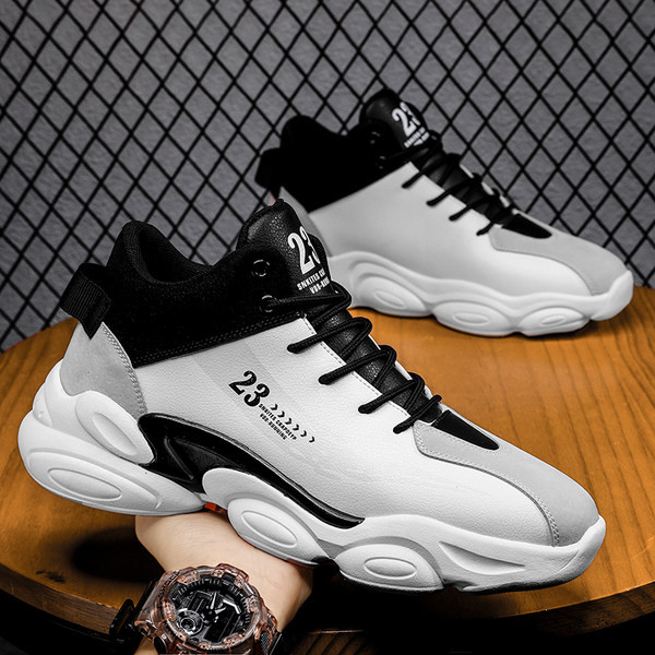 Stilingi vyriški krepšinio bateliai su užrašais ir raišteliais