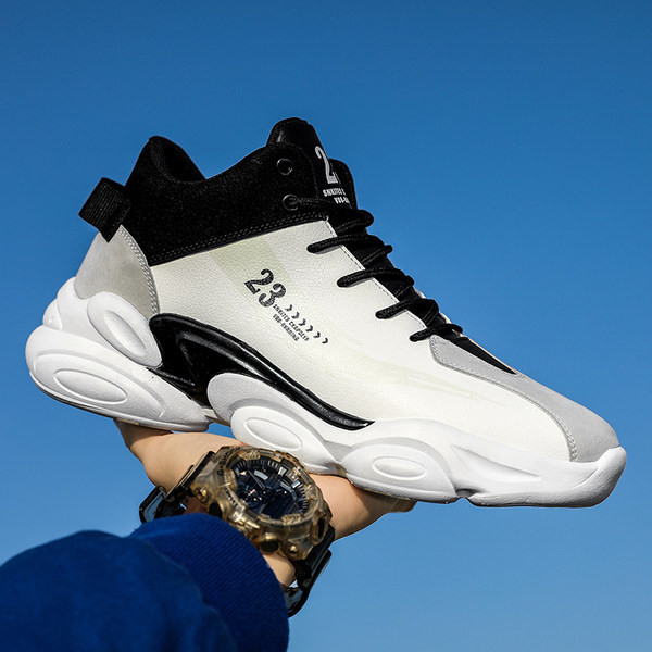 Stilingi vyriški krepšinio bateliai su užrašais ir raišteliais