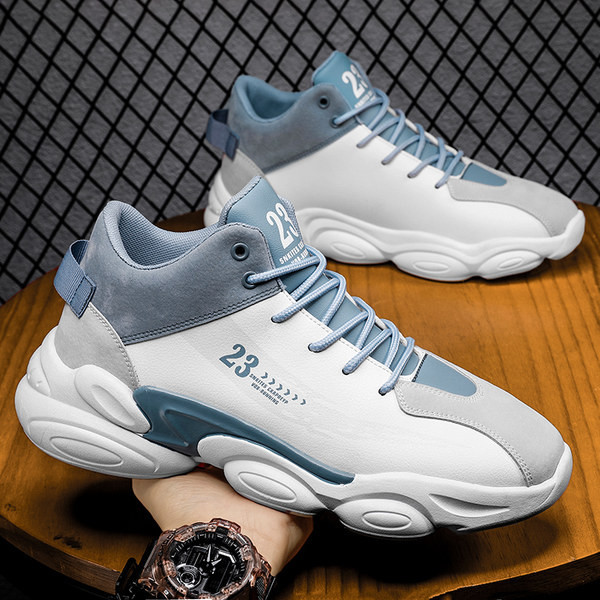 Stilingi vyriški krepšinio bateliai su užrašais ir raišteliais