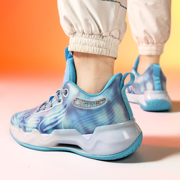 Kontroverzne muške tenisice u ljubičastoj i plavoj boji