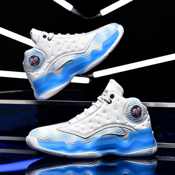 Uus mudel paeltega meeste spordijalatsid - kolme värvi