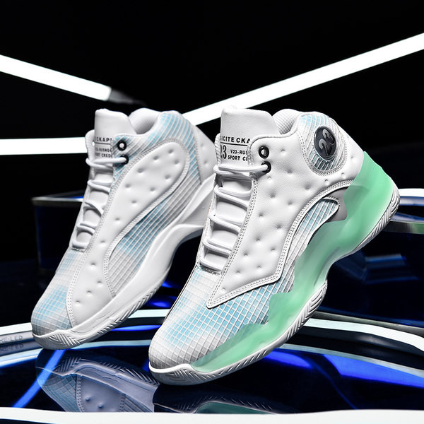 Uus mudel paeltega meeste spordijalatsid - kolme värvi