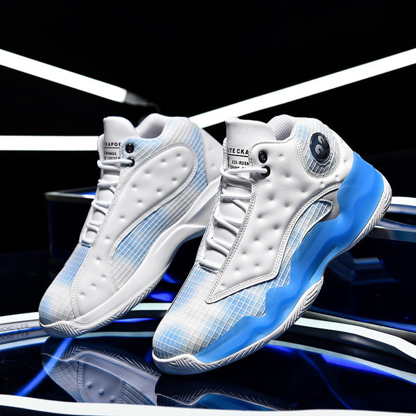 Uus mudel paeltega meeste spordijalatsid - kolme värvi