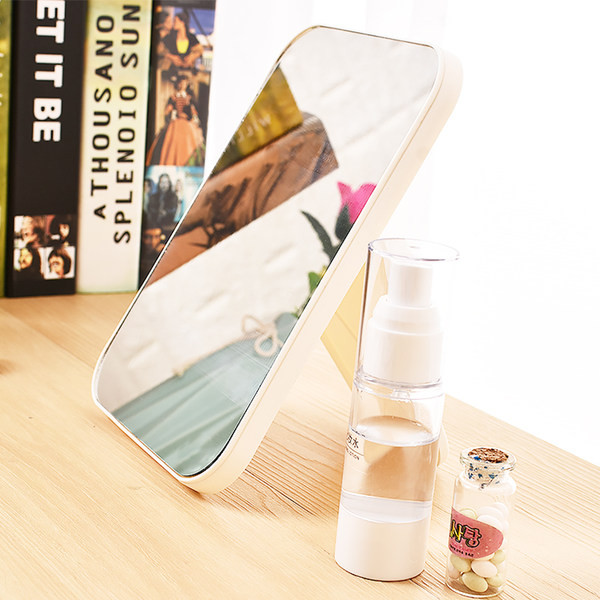 Moteriškas sulankstomas kosmetinis veidrodis