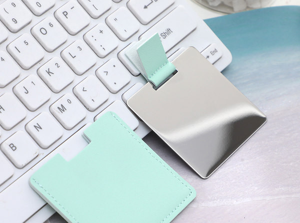 Kaasaskantav väike kandiline peegel