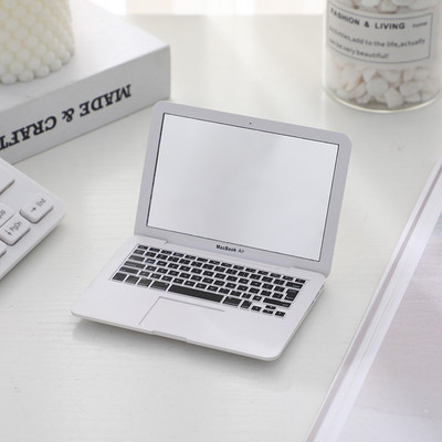 Малко преносимо огледало в три цвята