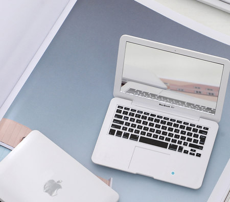 Малко преносимо огледало в три цвята