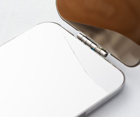 Φορητός καλλυντικός καθρέφτης διπλής όψεως