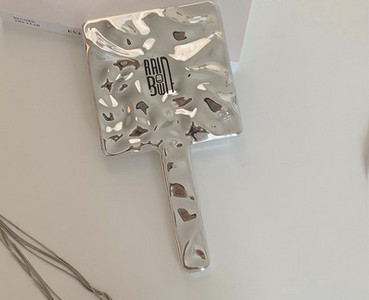 Moodne naiste peegel