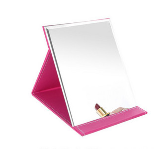 Kokkupandav kosmeetiline peegel