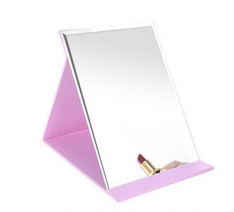 Kokkupandav kosmeetiline peegel