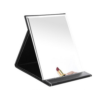 Kokkupandav kosmeetiline peegel