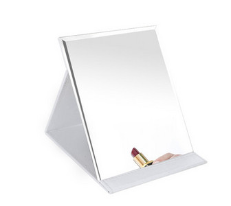 Kokkupandav kosmeetiline peegel