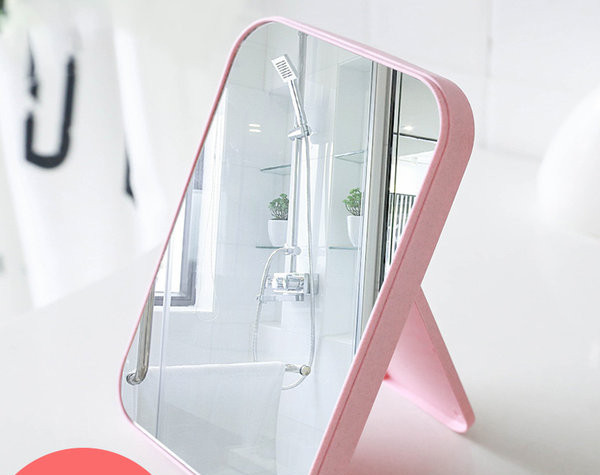 Erinevates värvides kokkupandav naiste peegel