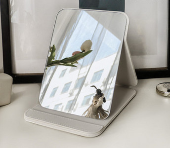 Kokkupandav kosmeetiline peegel