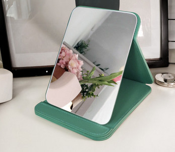 Kokkupandav kosmeetiline peegel