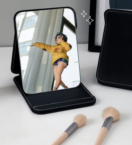 Kokkupandav kosmeetiline peegel