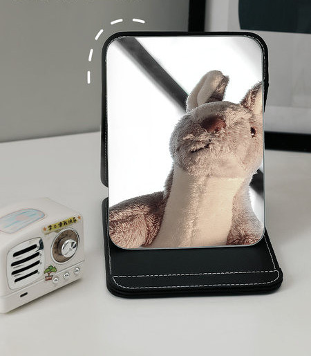 Kokkupandav kosmeetiline peegel