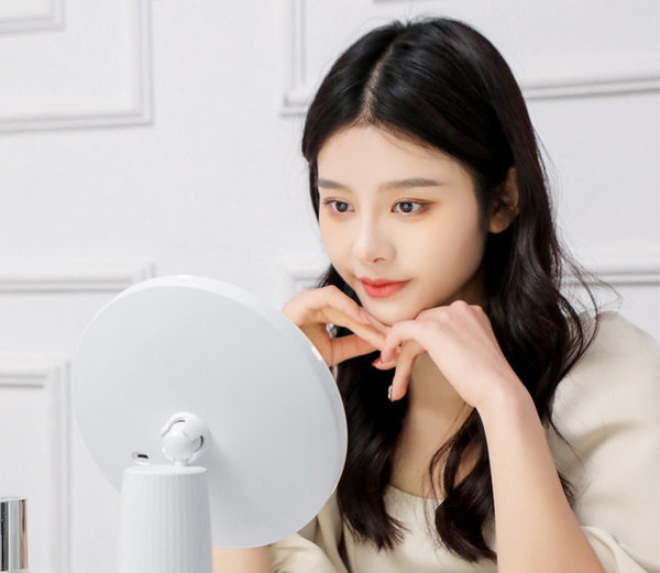 Γυναικείος καθρέφτης με φως LED