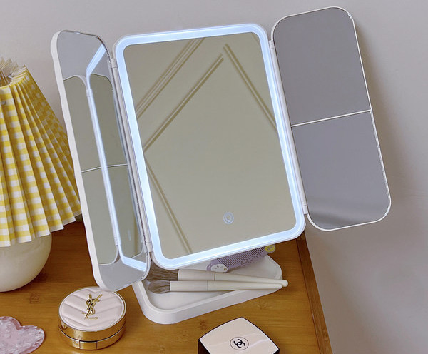 Настолно козметично огледало