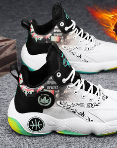 Meeste korvpallilogoga pitsilised talisporditossud