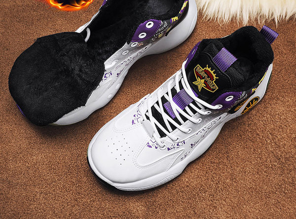 Meeste korvpallilogoga pitsilised talisporditossud