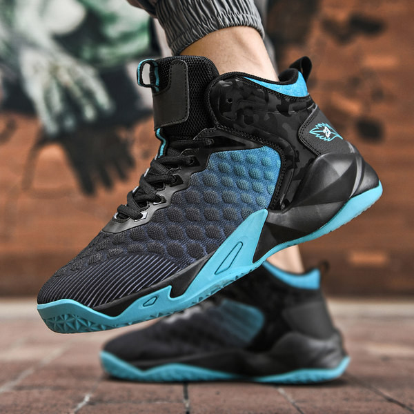 Aplikatsiooni ja paeltega sportlikud tossud meestele