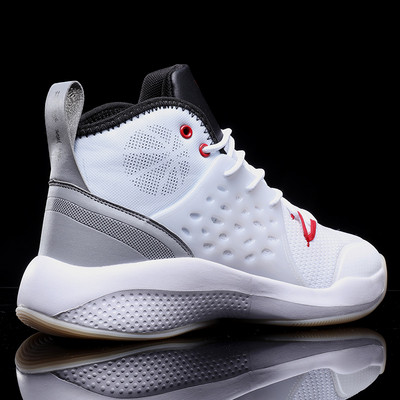 Kõrged spordijalatsid